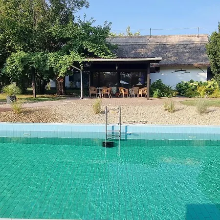 Cooles Lofthouse Mit Pool 펜션 키슈쿤머이셔